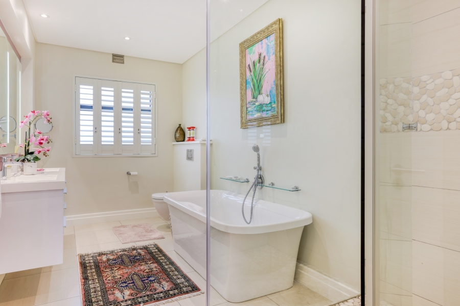 3 Bedroom Property for Sale in Sea Point Western Cape